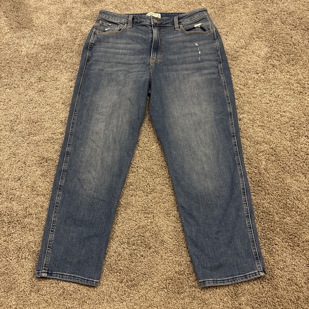 Abercrombie & Fitch The Mom High Rise Jeans Medium Wash Distressed 31/12R Blue